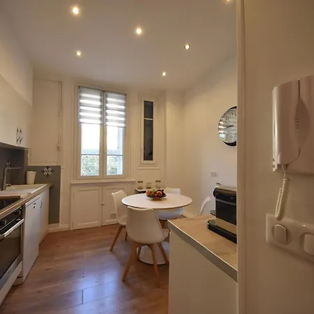 Apartment 4p Et Avec Terrasse, 500m Palais, Charme Bourgeois *