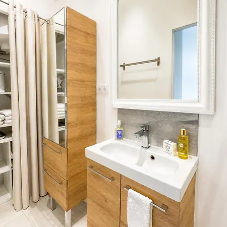 Bourgeois 3br & - Terrace, Walk To Croisette *